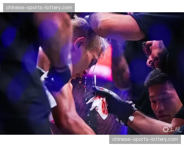 UFC格斗之夜272主赛现场,莫伊卡诺裸绞瞬间观众席沸腾 UFC格斗之夜272主赛现场,莫伊卡诺裸绞瞬间观众席沸腾